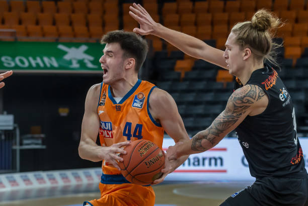 着高度的集 着高度的集